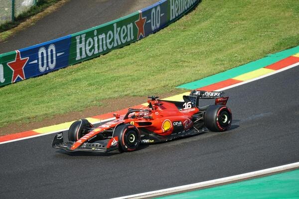 que significa nt en formula 1 - auto rojo de carreras