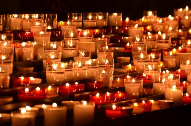 dia de las velitas significado - velas encendidas